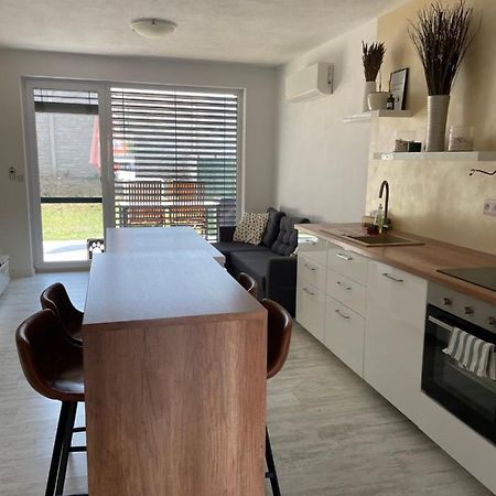 Sunny Apartment On The Lakes 세네츠 외부 사진